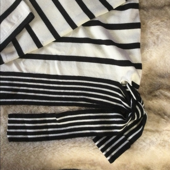 🆕 Jones New York Striped Sweater Top 🖤🦢 - Picture 2 of 10